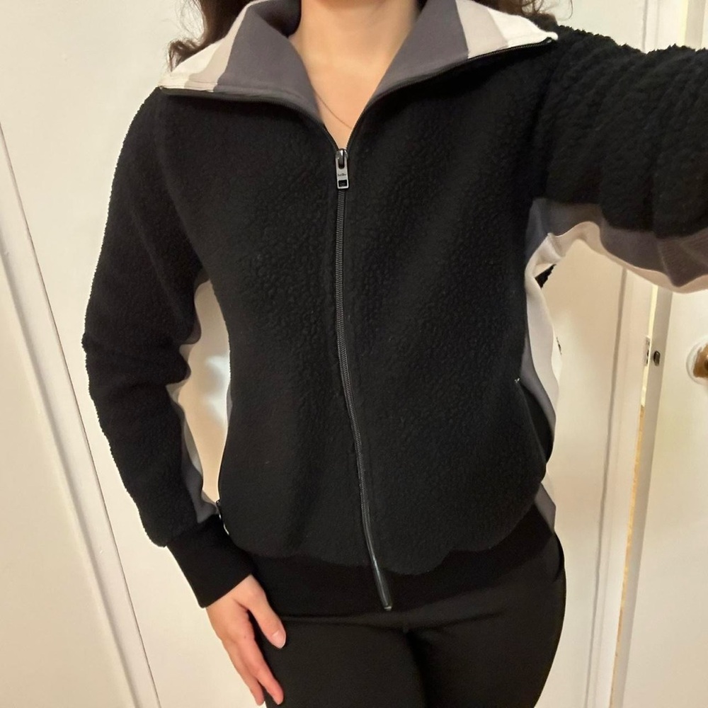 Artizia TNA Black Fleece Zip Up Women’s Size Medium